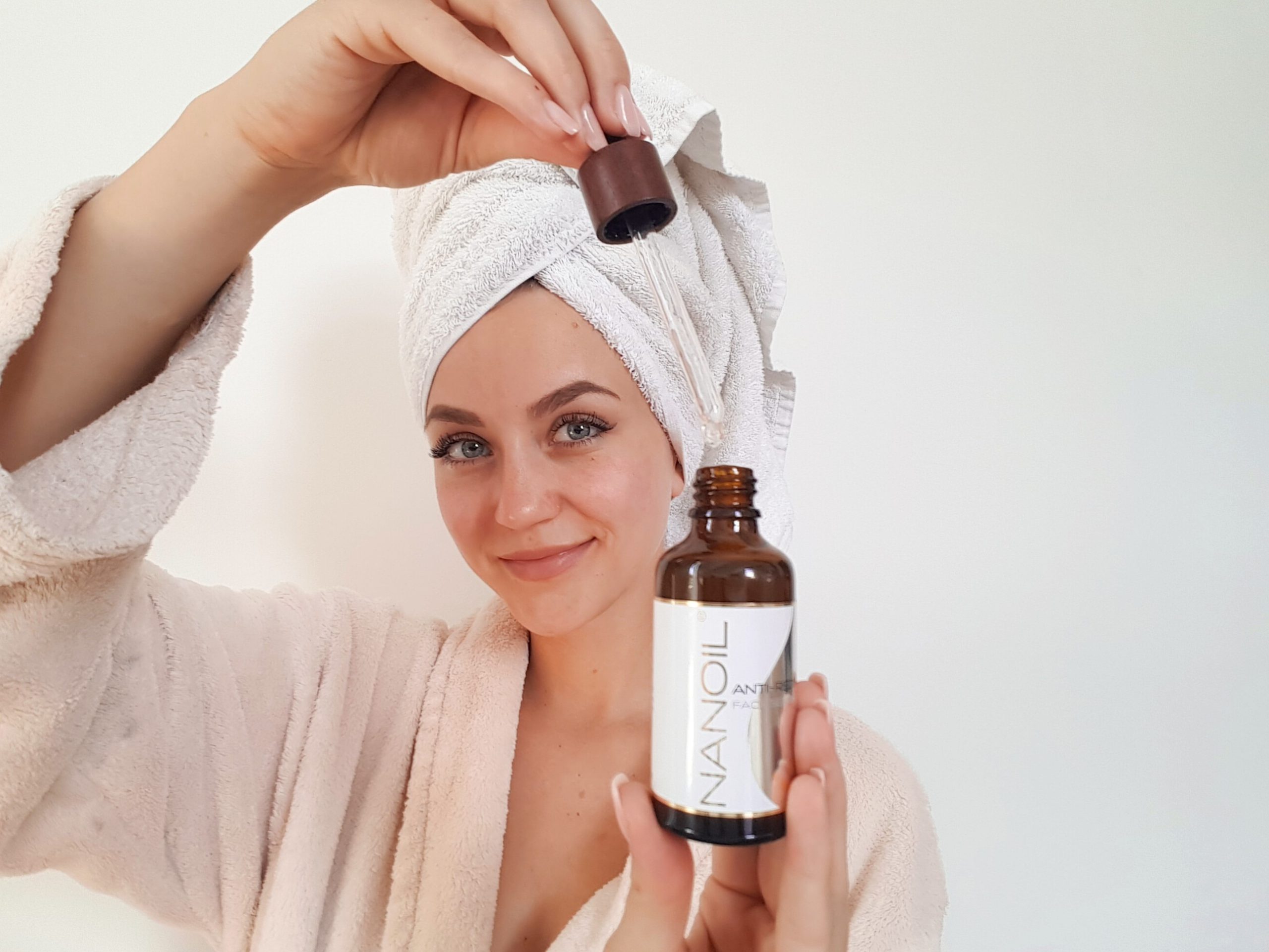 κορυφαίο σέρουμ προσώπου κατά των κοκκινίλων Nanoil